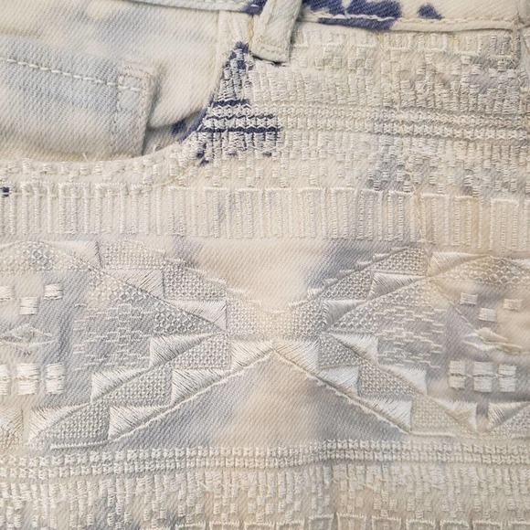 Boho Maison Scotch Acapulco embroidered raw hem denim shorts - Picture 9 of 9
